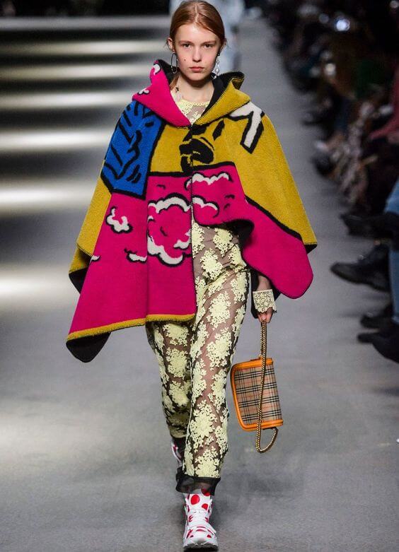 Semana de la moda de Londres, traje de Burberry.