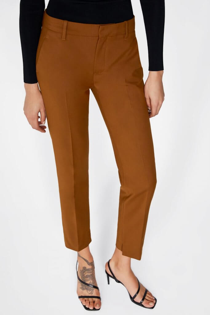 Pantalones de corte recto de color camel