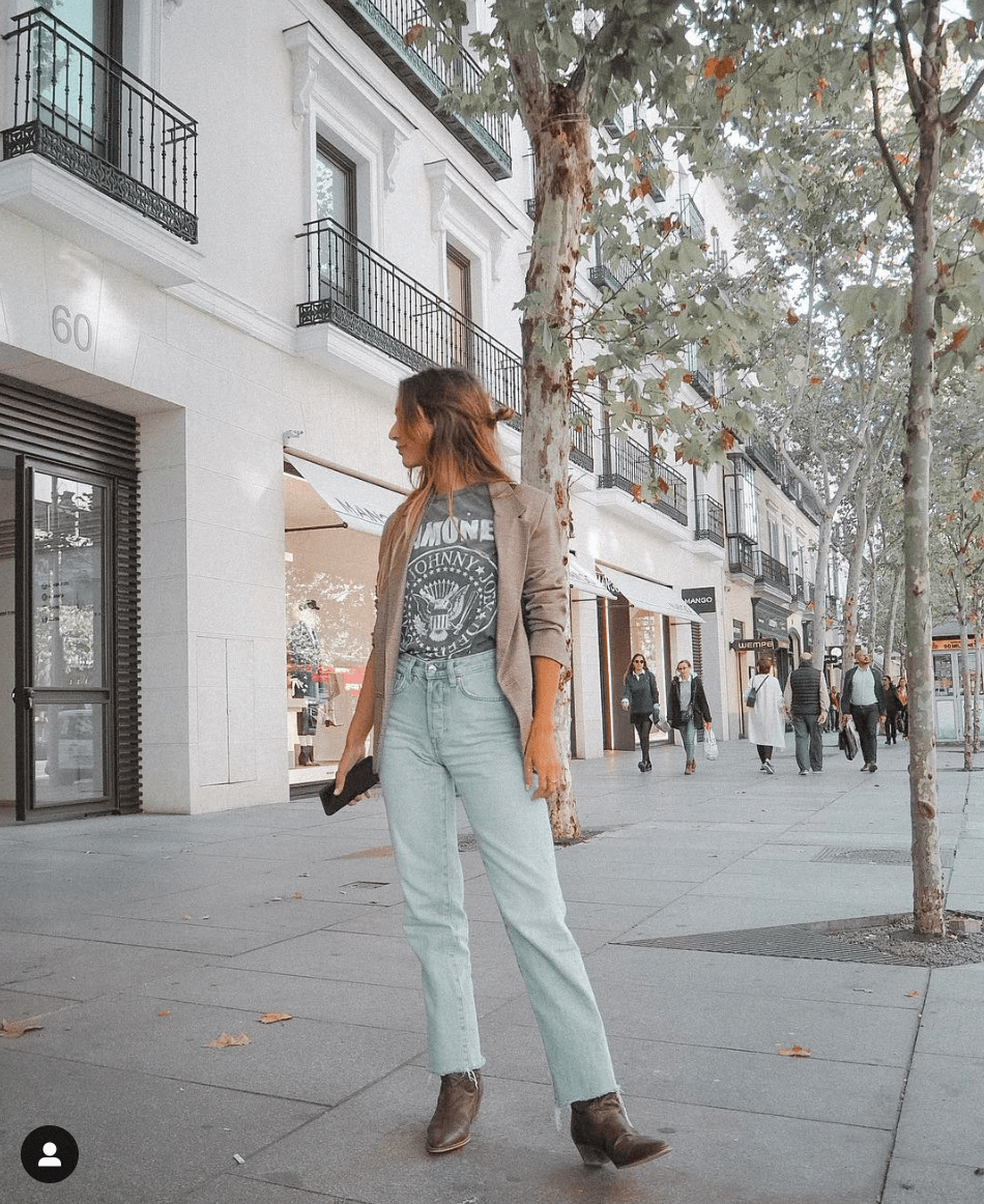 Look de Gracy Villarreal casual con camiseta de los Ramones.