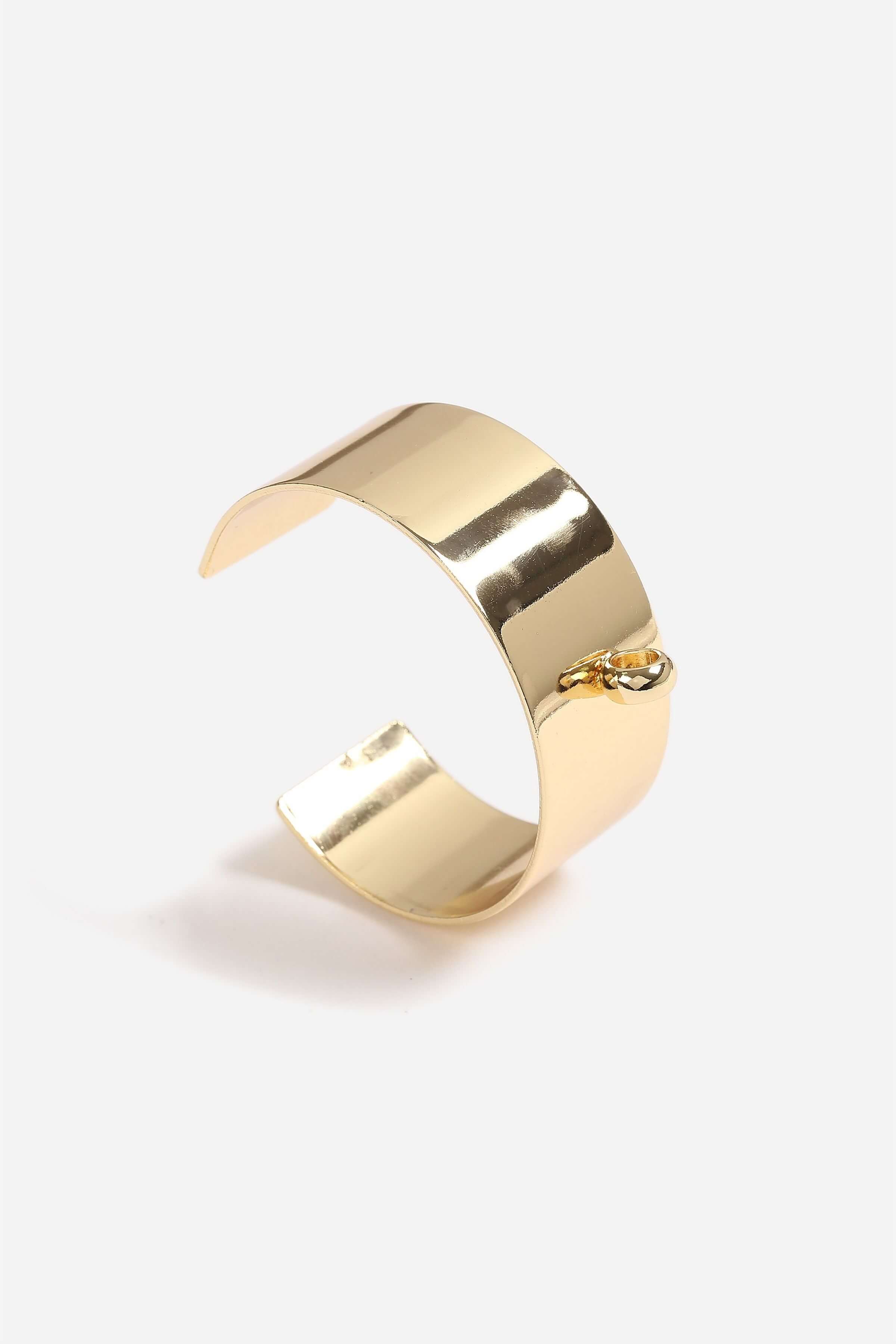 Anillo Topshop grueso, dorado de estilo simple.