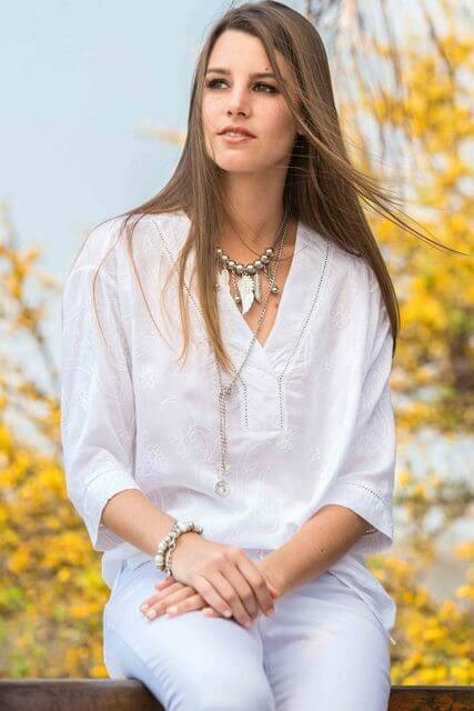 Inspiraciones para llevar pantalón blanco y blusa blanca