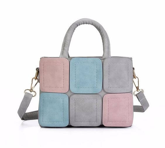 Los bolsos pequeños pueden tener tiras en varios puntos.