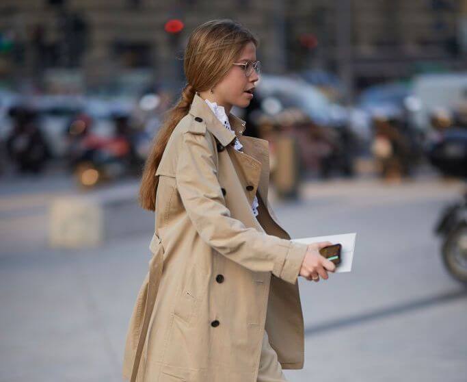 Peinados del street style de coleta baja.