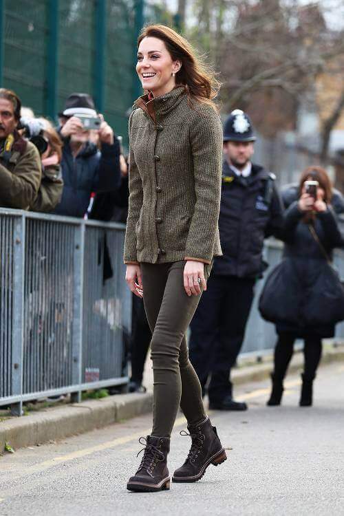 Street style de Kate Middleton caqui