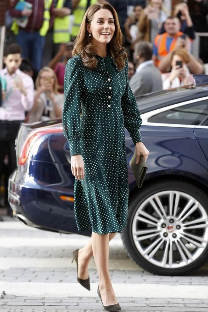 Kate Middleton con vestido midi de lunares 