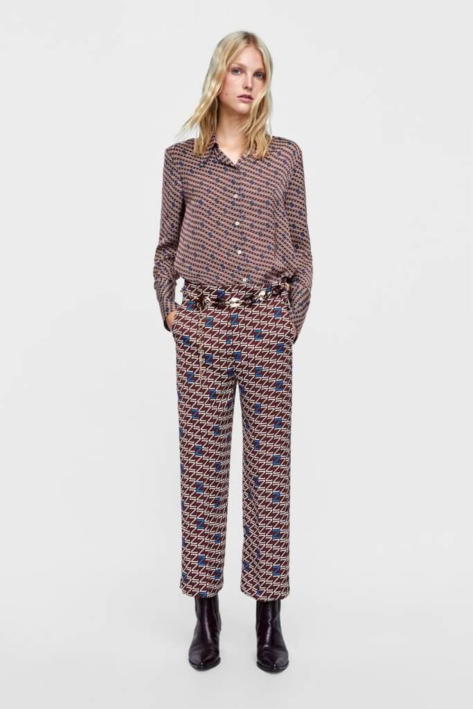 Pantalones con logo de Zara