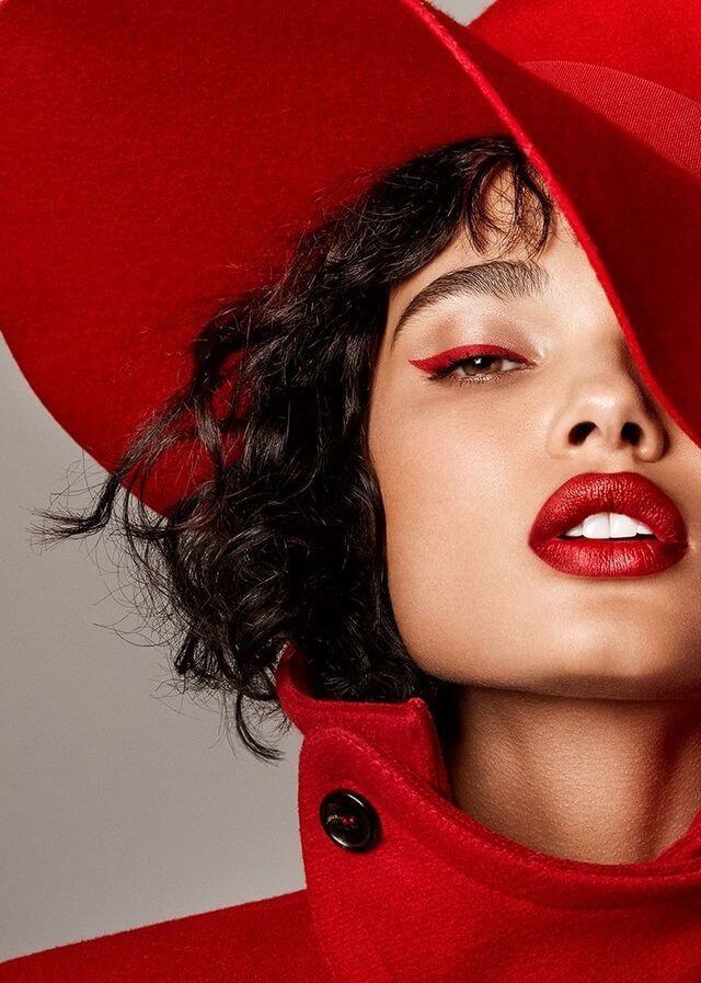 Maquillaje rojo.
