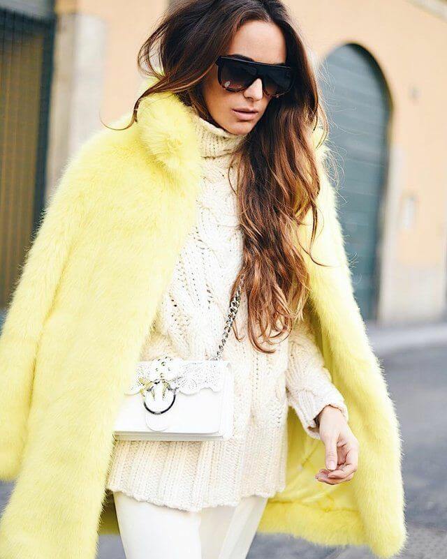 Jersey de punto amarillo pollo.