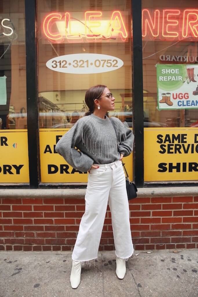 Paula Ordovás con pantalón blanco