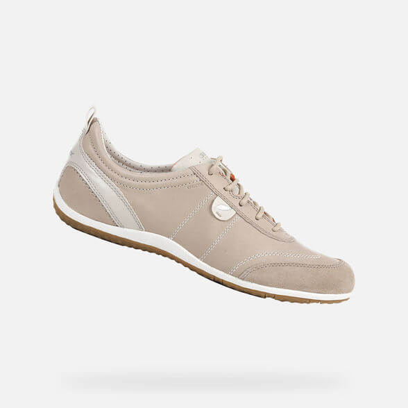 Sneakers GEOX en color nude.