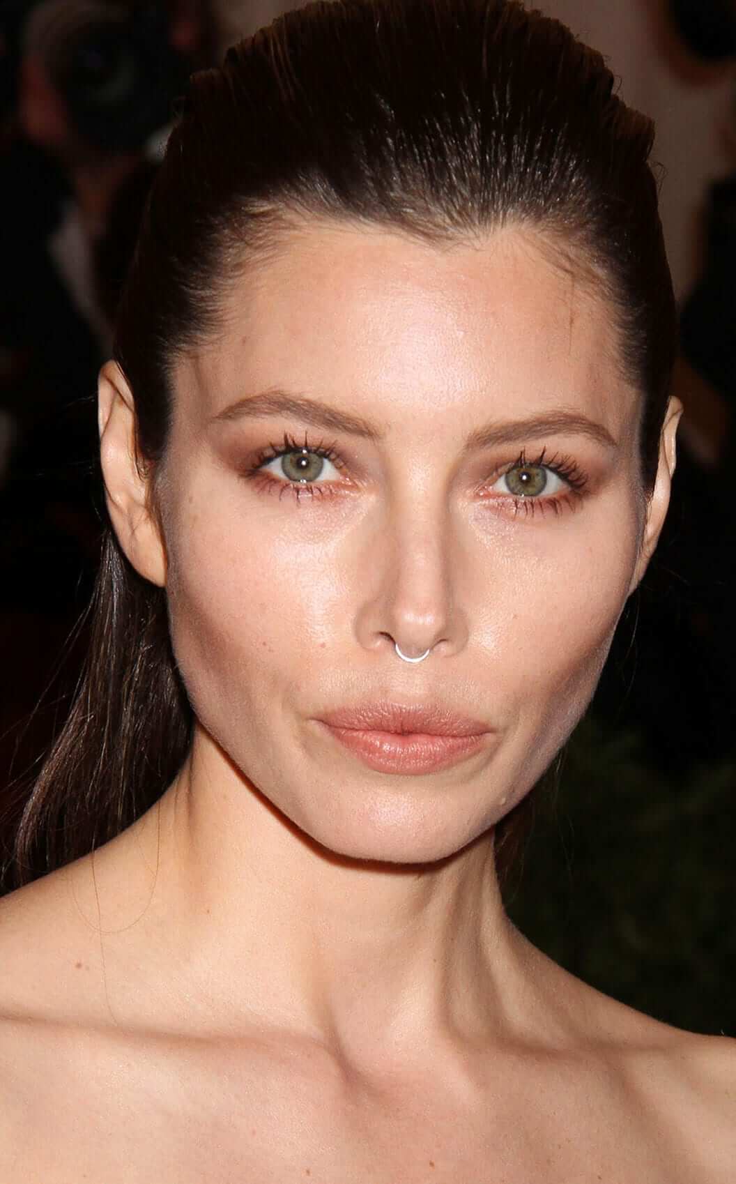 Jessica Biel con un septum falso.
