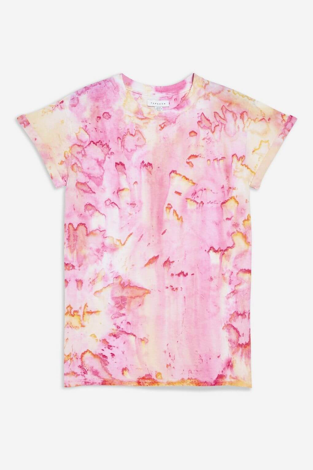 Camisa rosa con tie-dye.