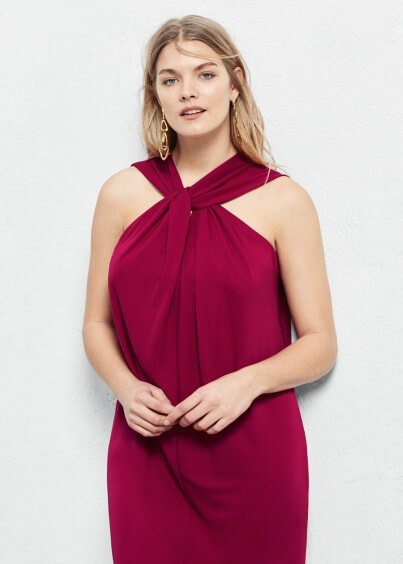 Escote halter con pendientes