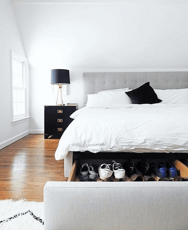 Habitación ordenada con el método Konmari.