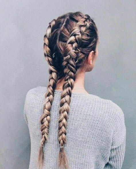 Peinado de trenzas dobles: súper a la moda.