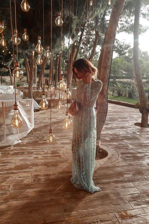 chica con vestido de fiesta