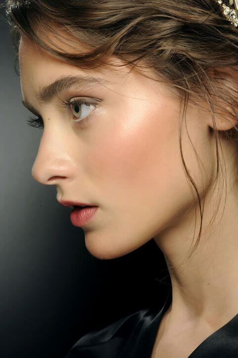 Blush en un color rosa claro, perfecto para un look nude.