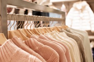 ¿Cómo combinar el color rosa palo con el verde?
