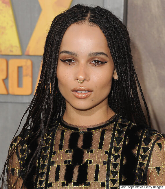 Zoe Kravit con septum falso en color dorado.