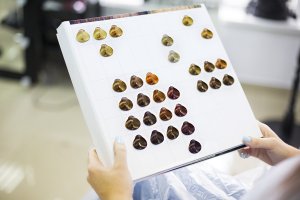 ¿Cómo elegir el color de cabello según tu tono de piel?