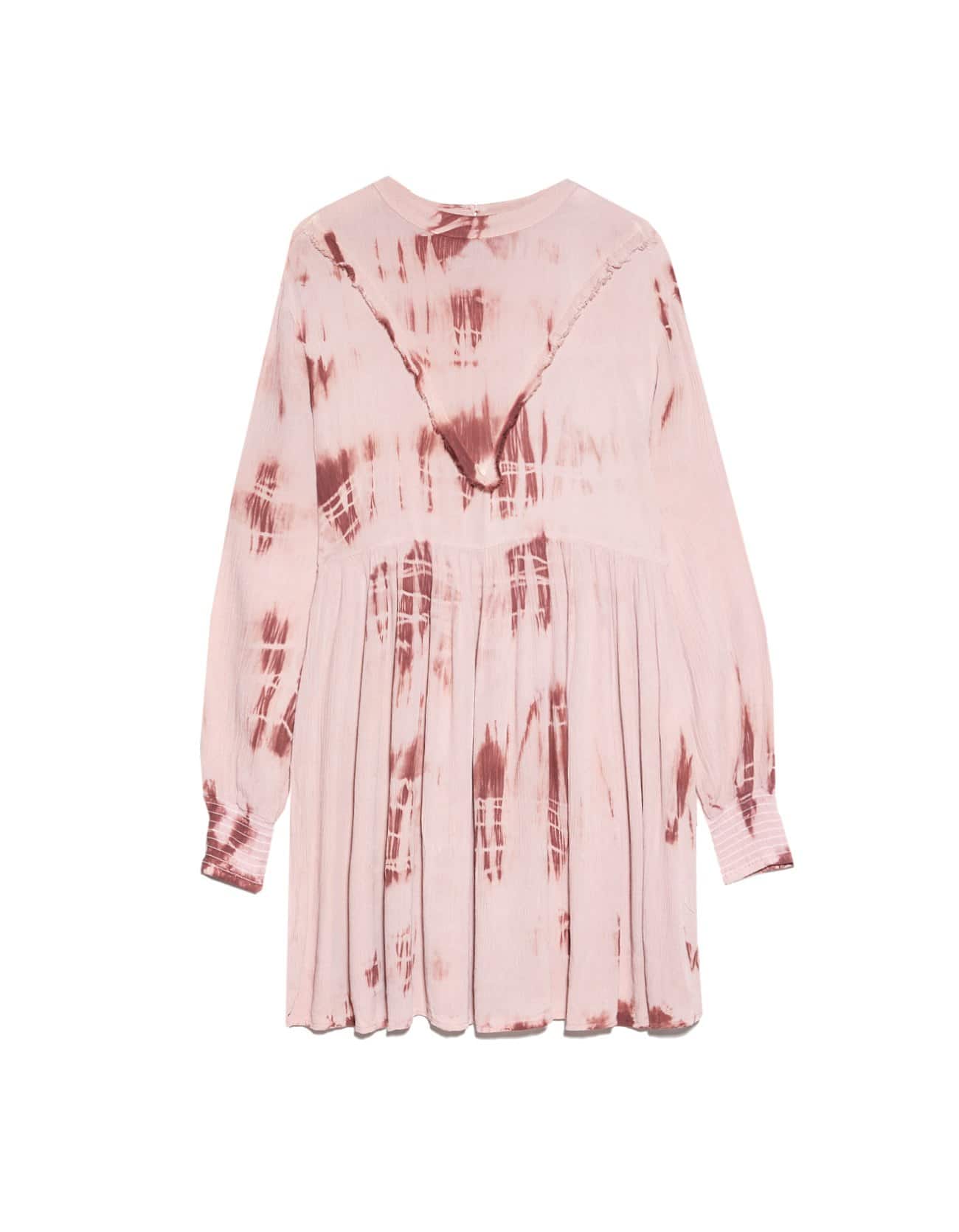 Vestido rosa con tie-dye discreto para lucir en diferentes ocasiones.