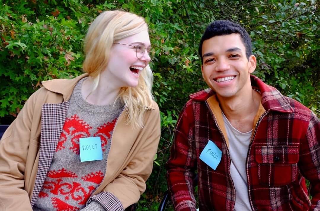 Elle Fanning y Justice Smith en Violet y Finch