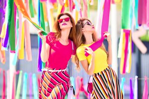 Combinar dos colores: una tendencia de moda